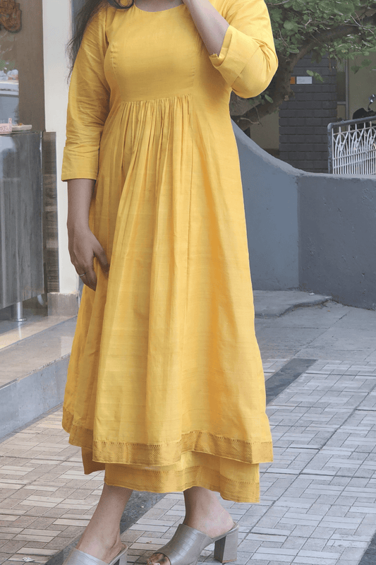 Mangalgiri Handwoven Cotton Dress – Layered Hemline, Elegant & Beautiful