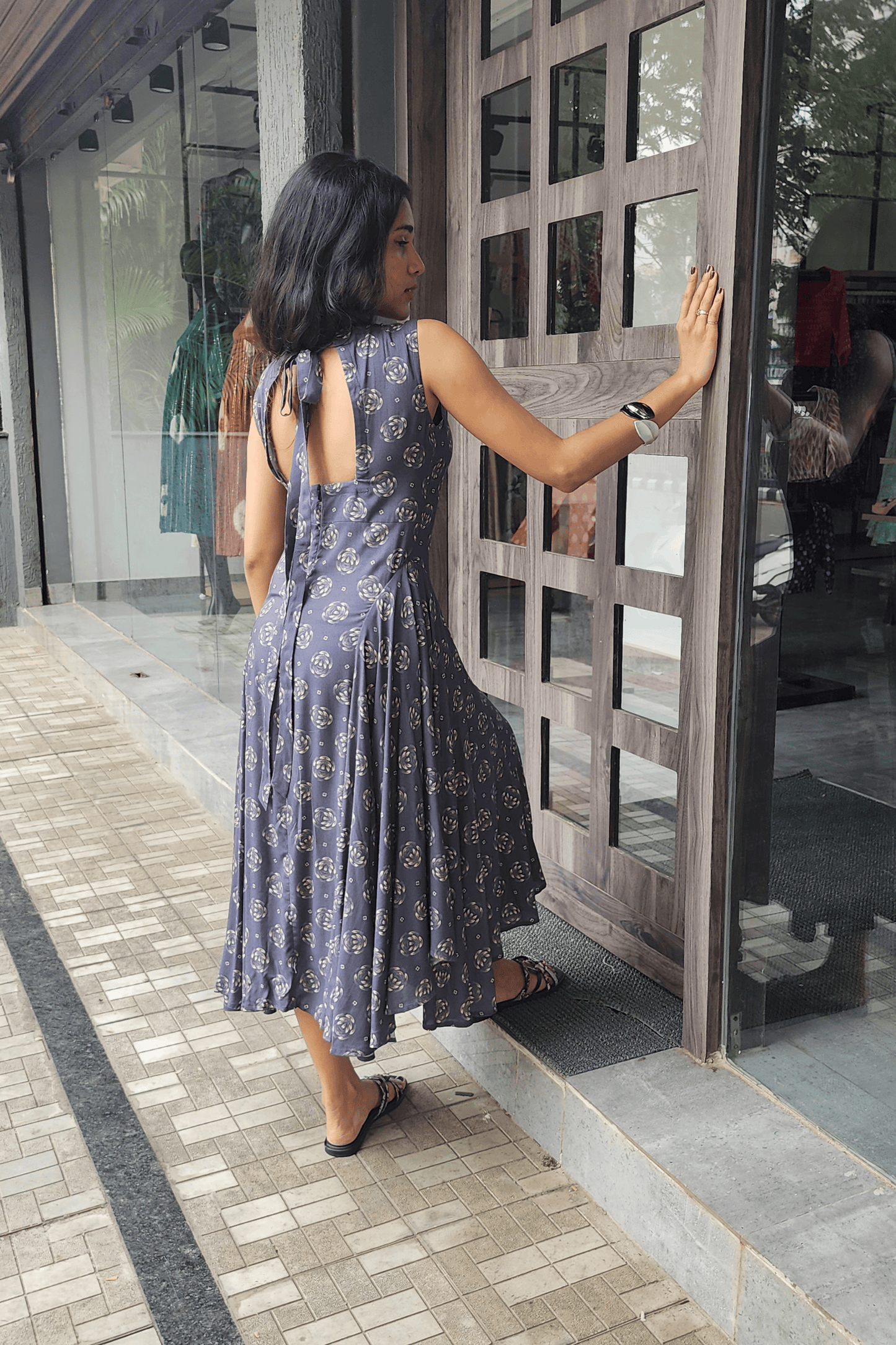 Signature Silhouette Brown Retro Floral Dress – Chic Smart Casual