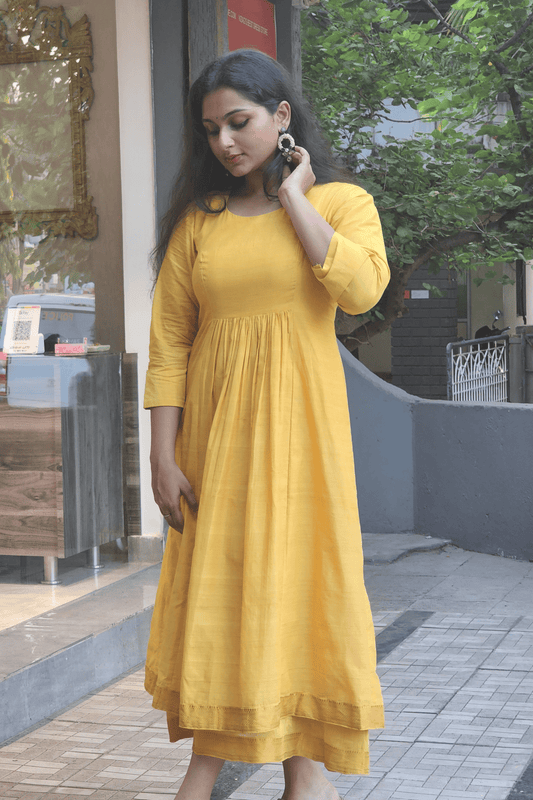 Mangalgiri Handwoven Cotton Dress – Layered Hemline, Elegant & Beautiful