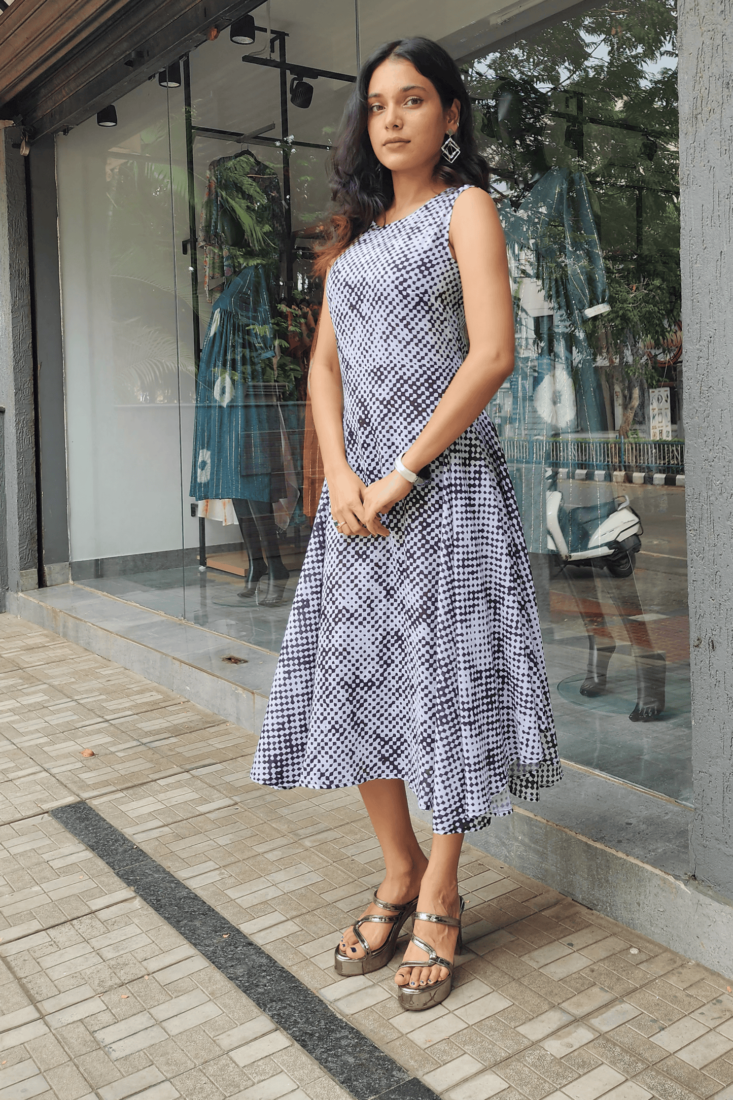 Signature Silhouette Black & White Print Dress