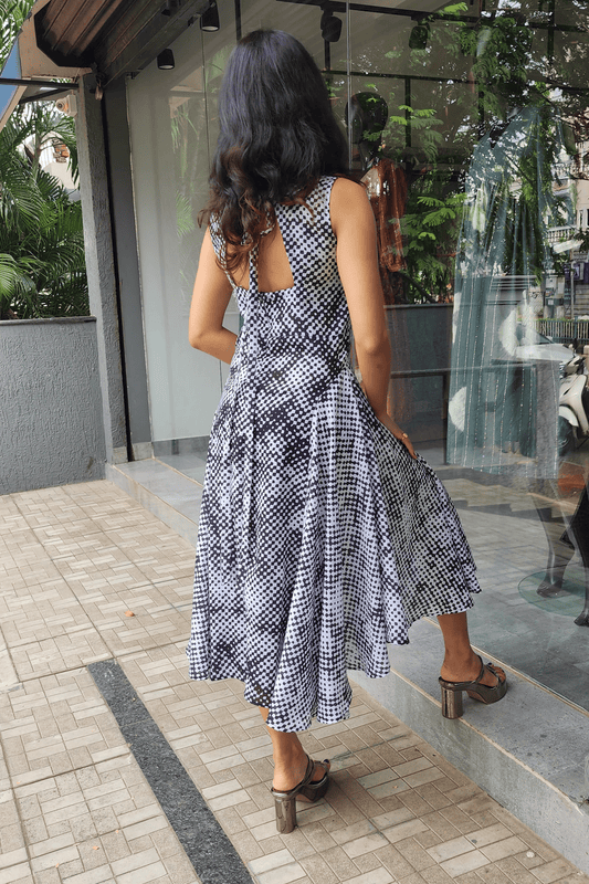 Signature Silhouette Black & White Print Dress
